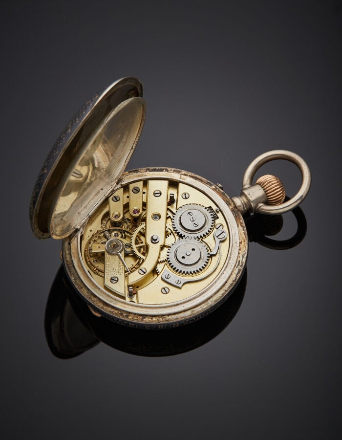 MONTRE de POCHE SAVONNETTE en argent (min. 800‰) entièrement niellé à décors de…