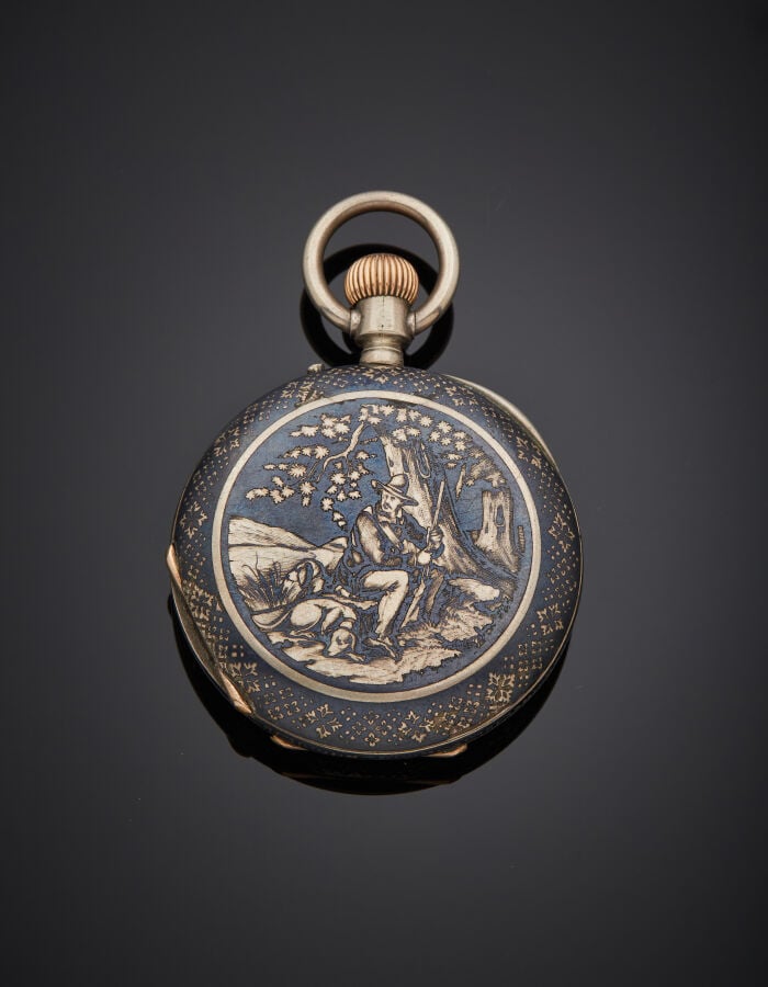 MONTRE de POCHE SAVONNETTE en argent (min. 800‰) entièrement niellé à décors de…
