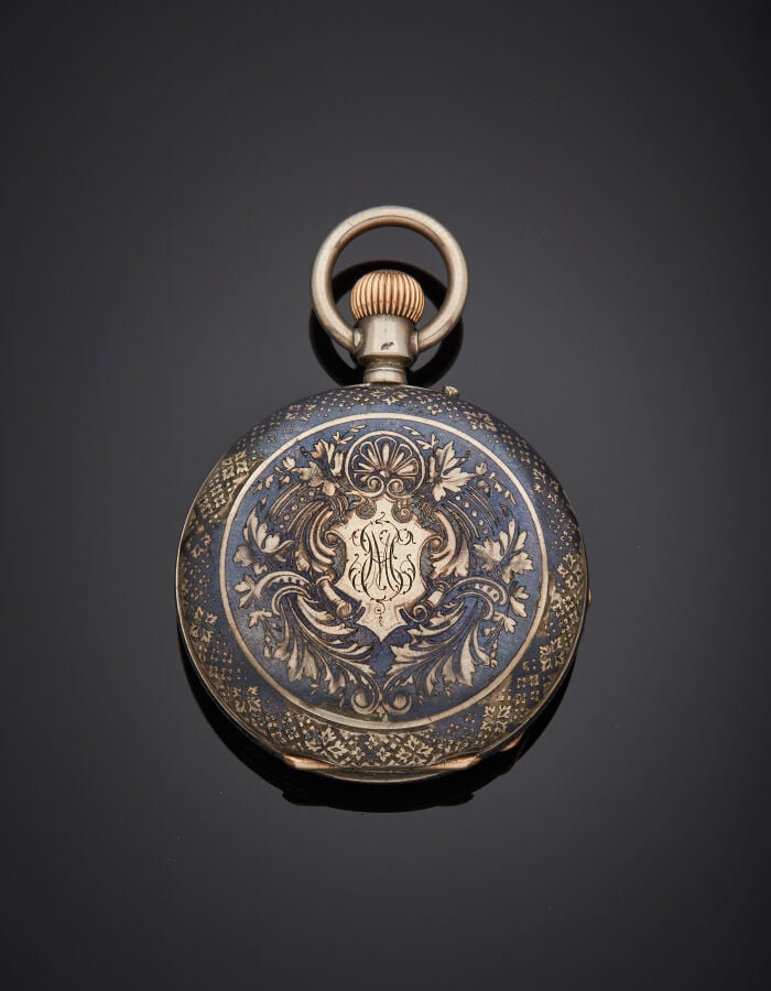 MONTRE de POCHE SAVONNETTE en argent (min. 800‰) entièrement niellé à décors de…