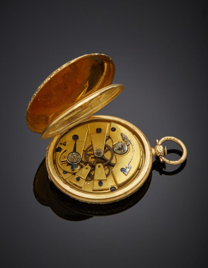 MONTRE de POCHE SAVONNETTE en or jaune (750‰) entièrement ciselé à motifs de vo…