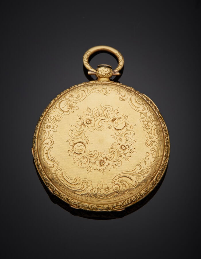 MONTRE de POCHE SAVONNETTE en or jaune (750‰) entièrement ciselé à motifs de vo…