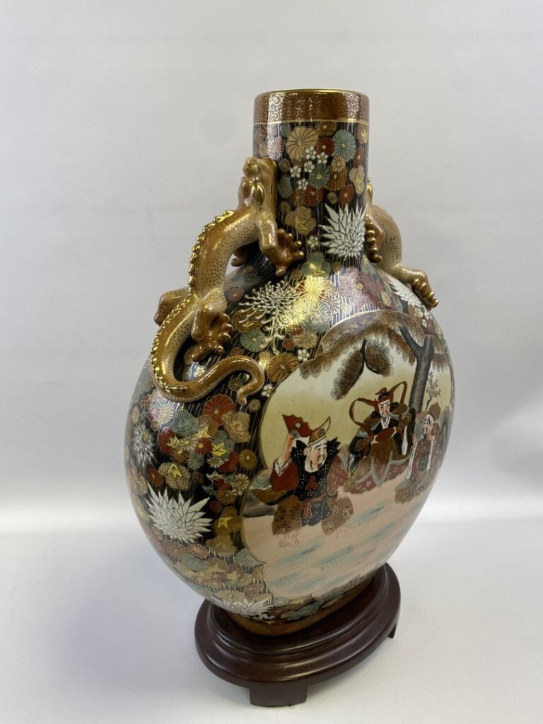 MONUMENTAL VASE GOURDE EN PORCELAINE EMAILLEE DANS LE GOUT JAPONAIS - Chine, mo…
