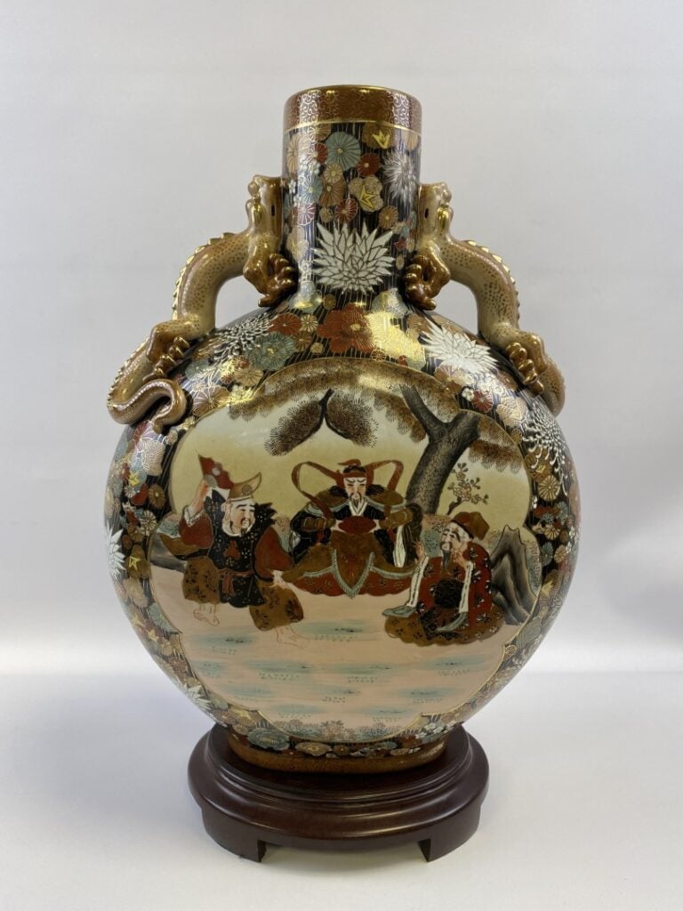 MONUMENTAL VASE GOURDE EN PORCELAINE EMAILLEE DANS LE GOUT JAPONAIS - Chine, mo…