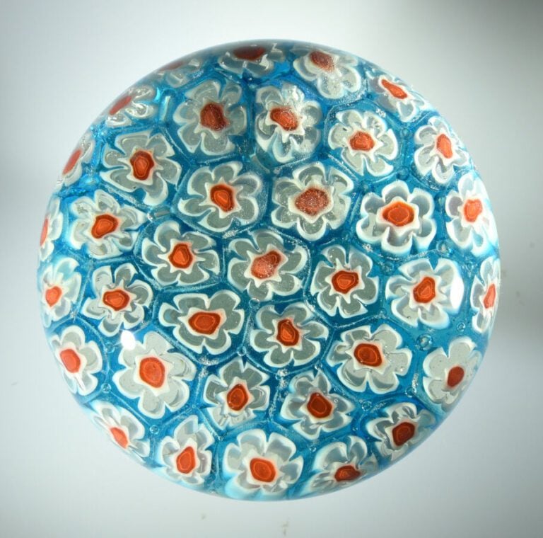 Murano. Presse-papiers moderne à motif de millefiori de bonbons bleu clair, bla…