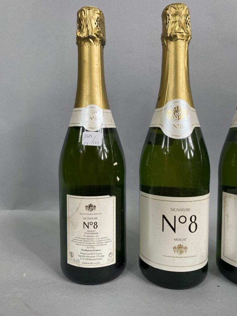 Muscat, domaine des grands vins de France,signature n°8 - Lot de trois bouteill…