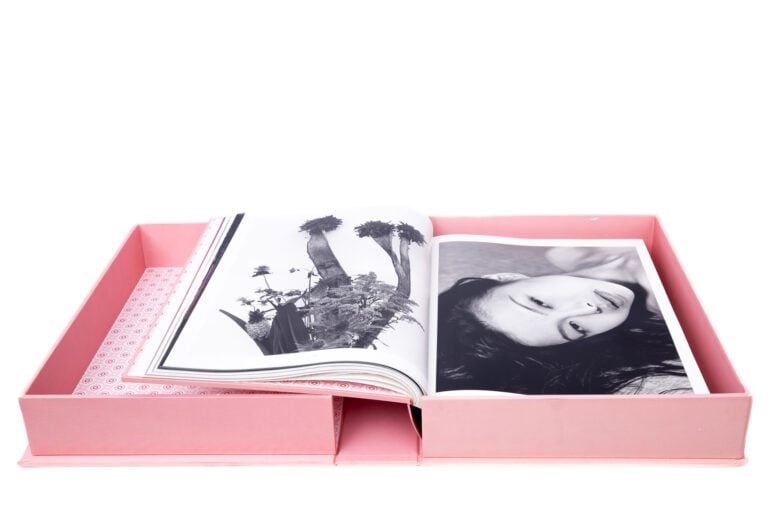 Nobuyoshi ARAKI (né en 1940). - ARAKI - Edition à 2500 exemplaires, dans son co…
