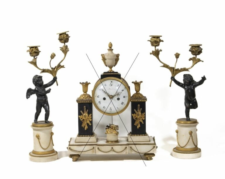 Paire de candélabres à deux lumières en bronze ciselé et doré ou marbre blanc s…