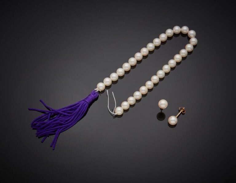 Paire de CLOUS d'OREILLES en or jaune (750‰) ornés d'une perle de culture blanc…