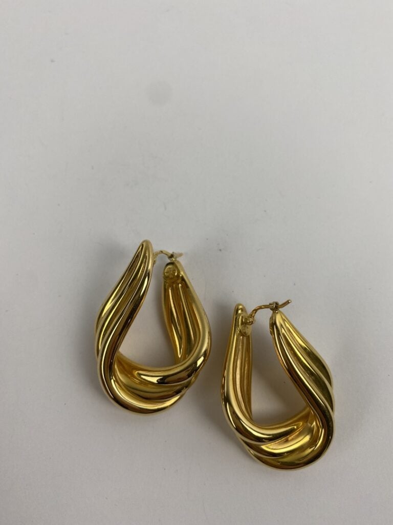 Paire de créoles en or jaune (750) creux à motif godronné torsadé - Poids total…