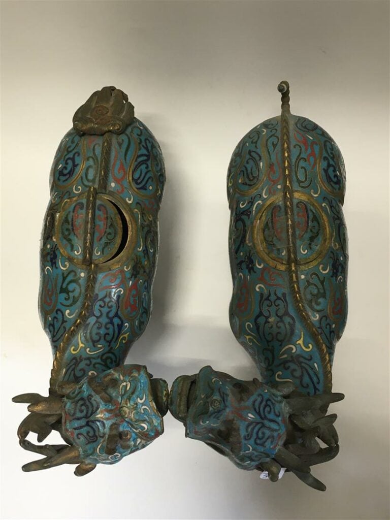 [-] PAIRE DE DEUX (2) QILINS EN EMAUX CLOISONNES - Chine - Ils sont figurés en…
