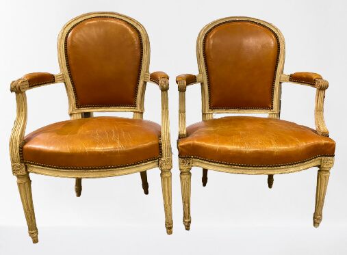 Paire de fauteuils cabriolet, piétement fuselé et cannelé - Style Louis XVI - 8…