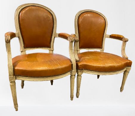 Paire de fauteuils cabriolet, piétement fuselé et cannelé - Style Louis XVI - 8…