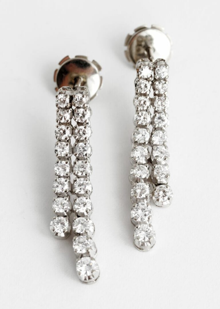 Paire de pendants d'oreilles en or gris (750) ornés d'une chute de deux lignes…