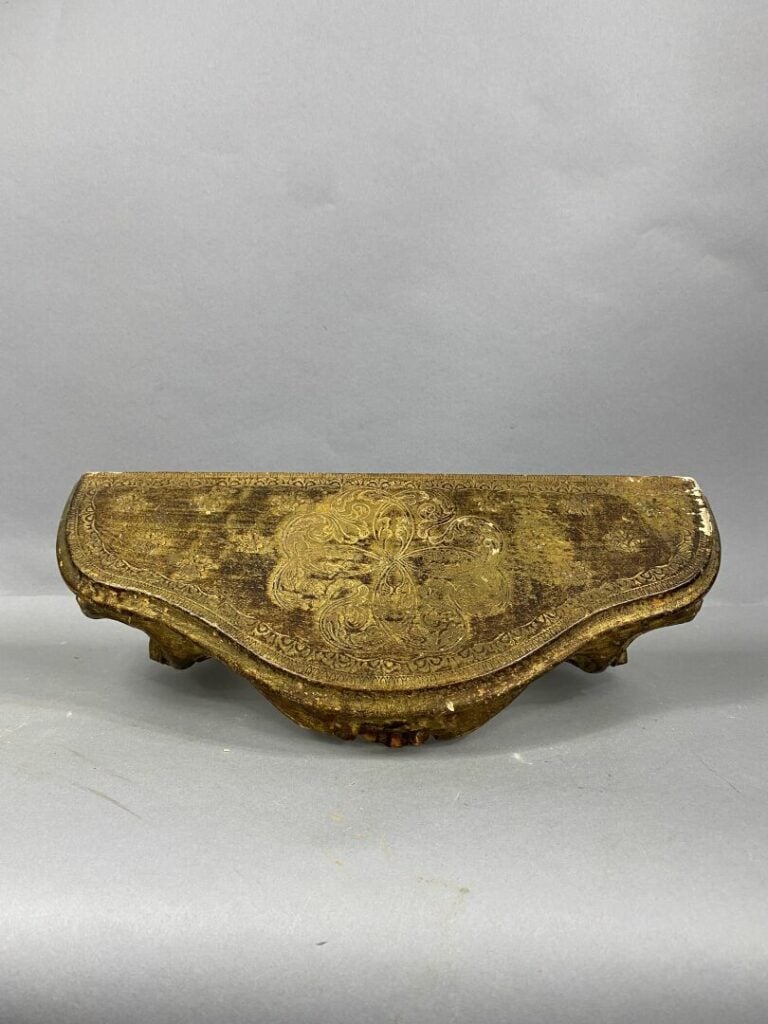 Paire de petites consoles d'applique en bois et composition doré - Style Louis…