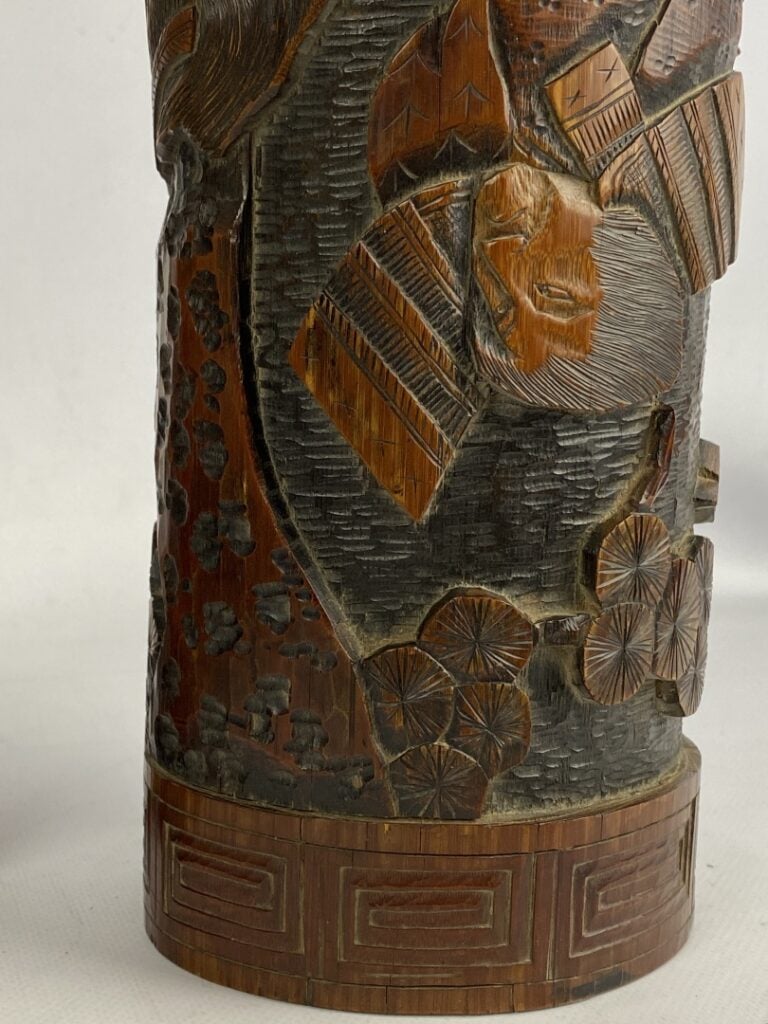 Paire de porte-pinceaux bitong en bambou à décor sculpté en bas-relief de samou…