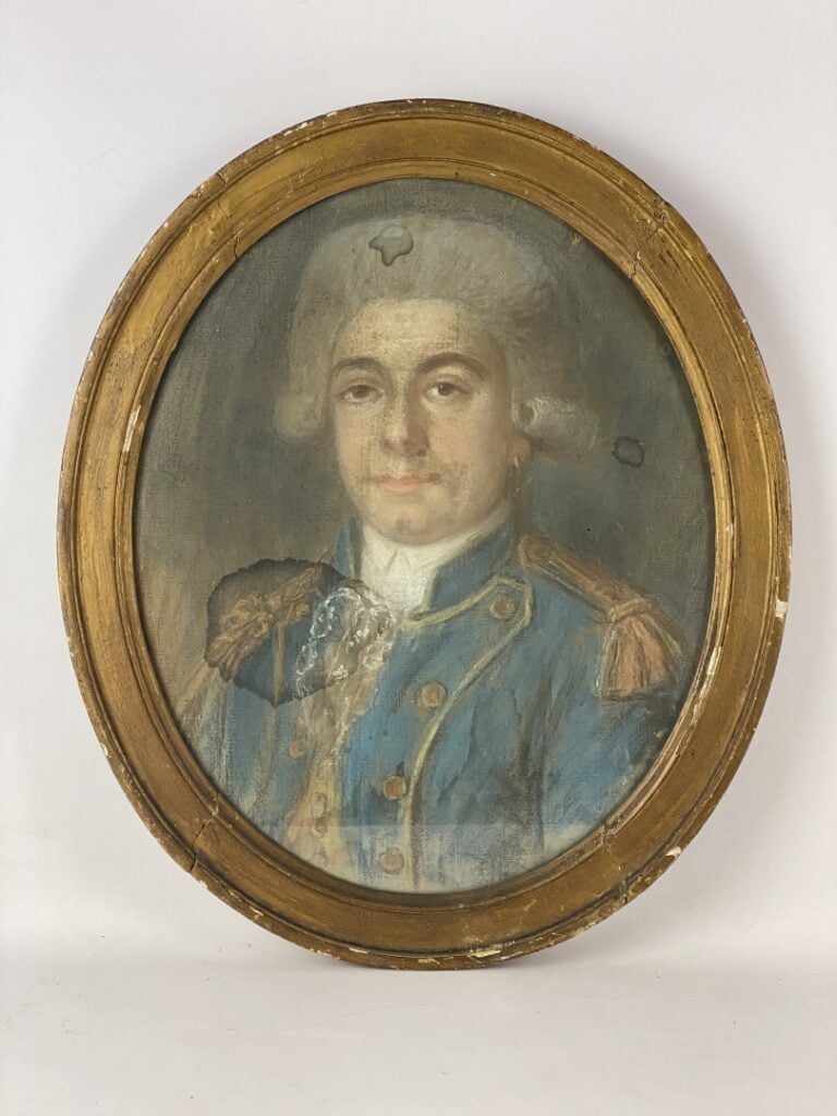 Paire de portraits ovales représentant un homme et un enfant en costume - L'enf…