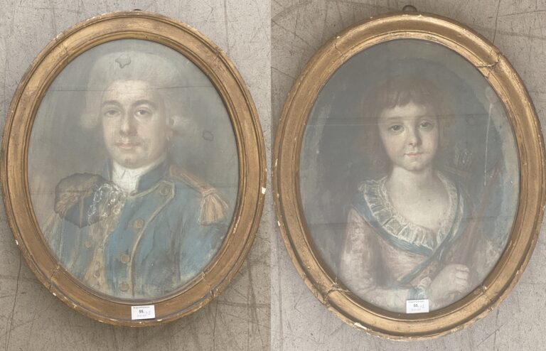 Paire de portraits ovales représentant un homme et un enfant en costume - L'enf…