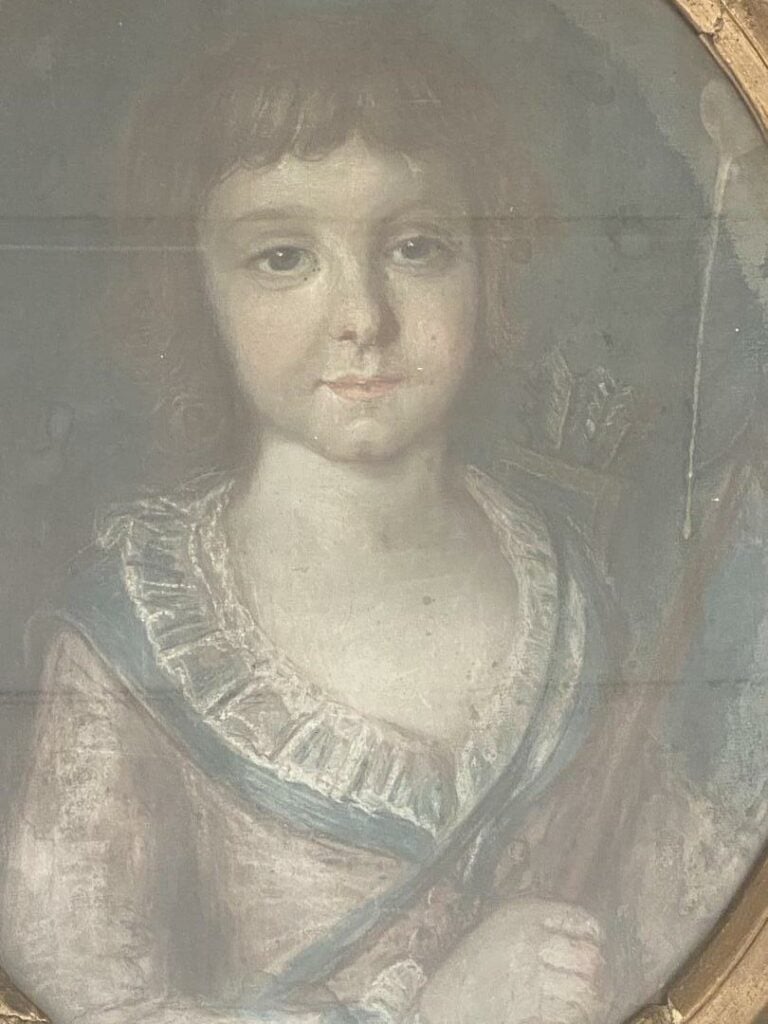Paire de portraits ovales représentant un homme et un enfant en costume - L'enf…