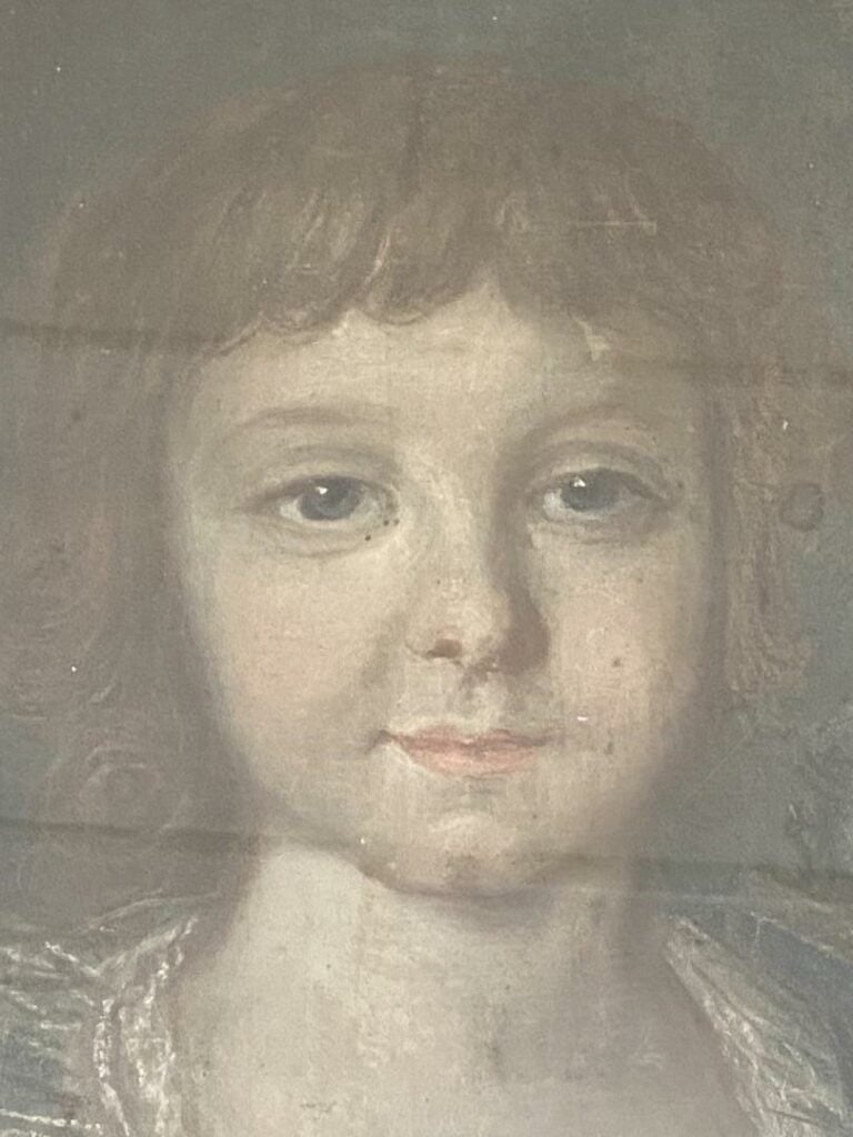 Paire de portraits ovales représentant un homme et un enfant en costume - L'enf…