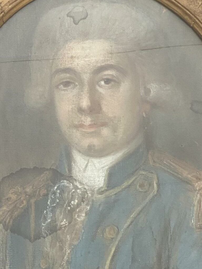 Paire de portraits ovales représentant un homme et un enfant en costume - L'enf…