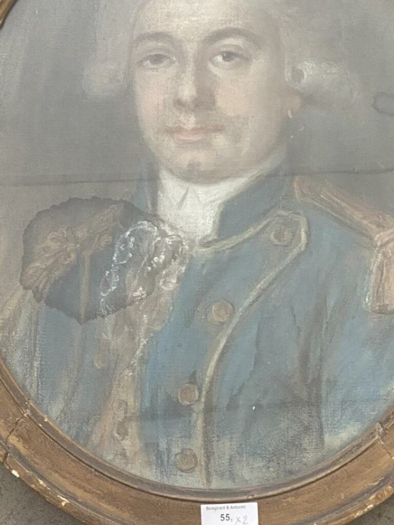 Paire de portraits ovales représentant un homme et un enfant en costume - L'enf…