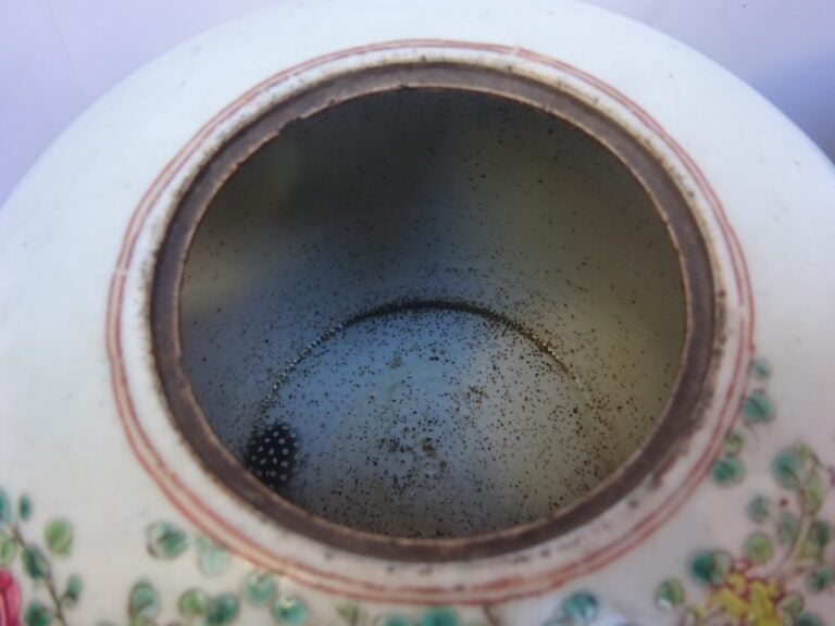 [-] PAIRE DE POTS A GINGEMBRE DE LA FAMILLE ROSE EMAILLEE - Chine, XIXe siècle…