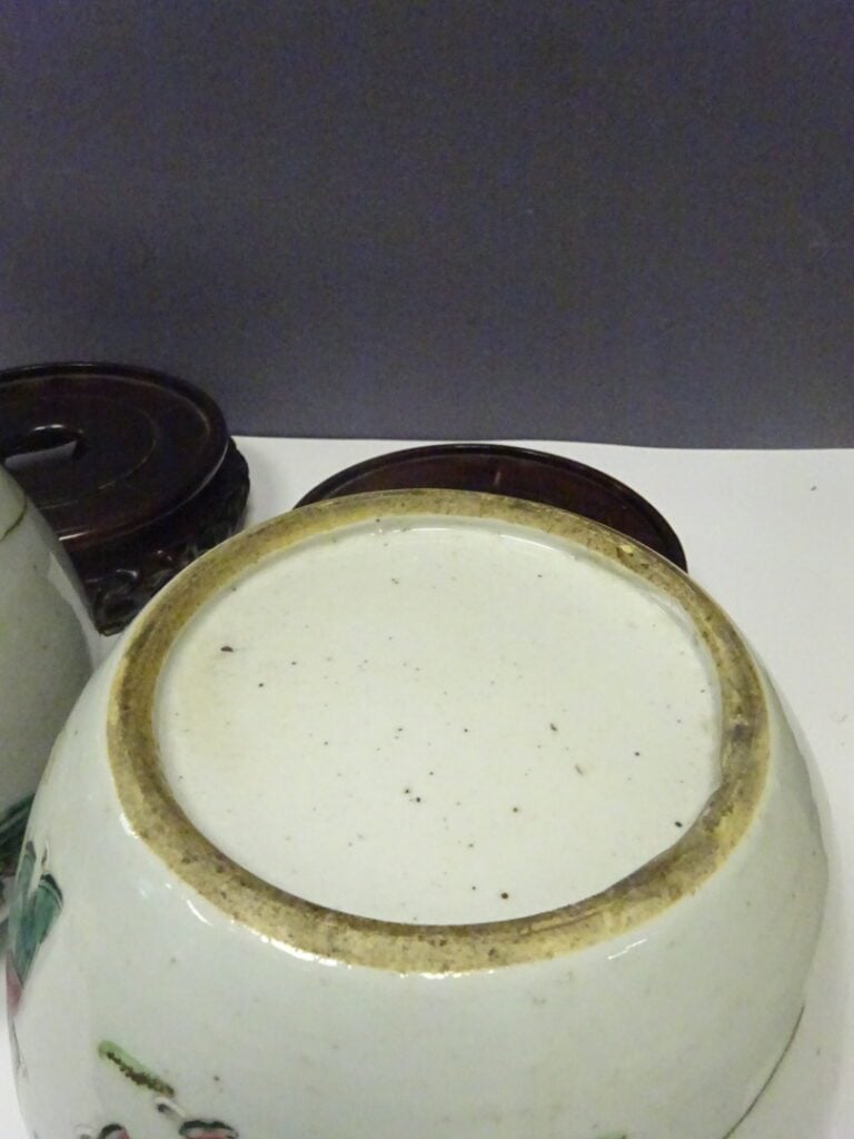 [-] PAIRE DE POTS A GINGEMBRE DE LA FAMILLE ROSE EMAILLEE - Chine, XIXe siècle…