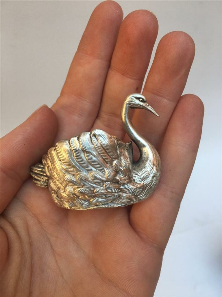 [/] PAIRE DE SALERONS EN ARGENT - Japon, Showa - A l'imitation de cygnes (poinç…