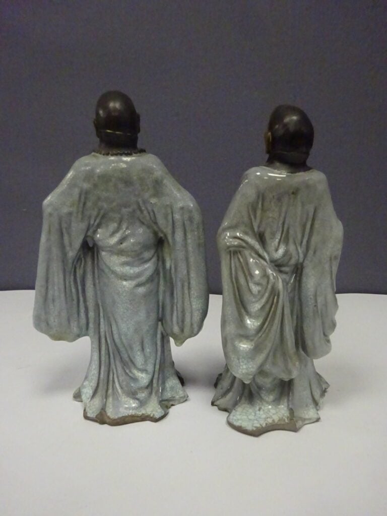 [-] PAIRE DE STATUETTES EN GRES EMAILLE BLEU DE SHIWAN - Chine - Cachets en cre…