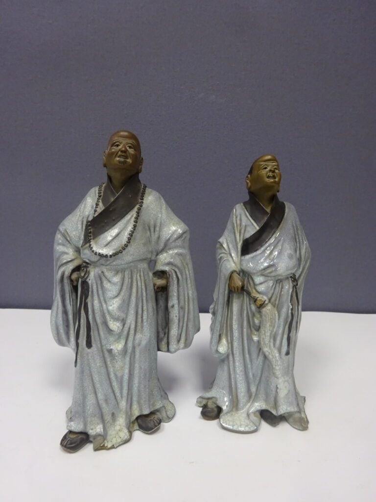[-] PAIRE DE STATUETTES EN GRES EMAILLE BLEU DE SHIWAN - Chine - Cachets en cre…