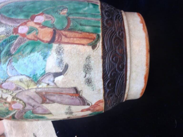 PAIRE DE VASES À QUEUES DE PHÉNIX EN PORCELAINE DE NANKIN - Chine, XXe siècle -…