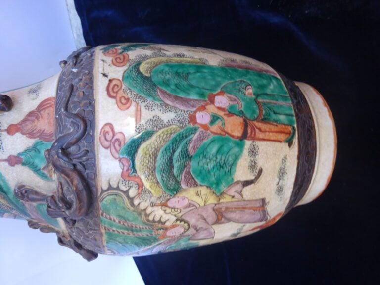 PAIRE DE VASES À QUEUES DE PHÉNIX EN PORCELAINE DE NANKIN - Chine, XXe siècle -…