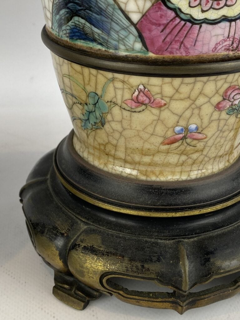 Paire de vases balustres composés en porcelaine craquelée céladonnée, de Canton…