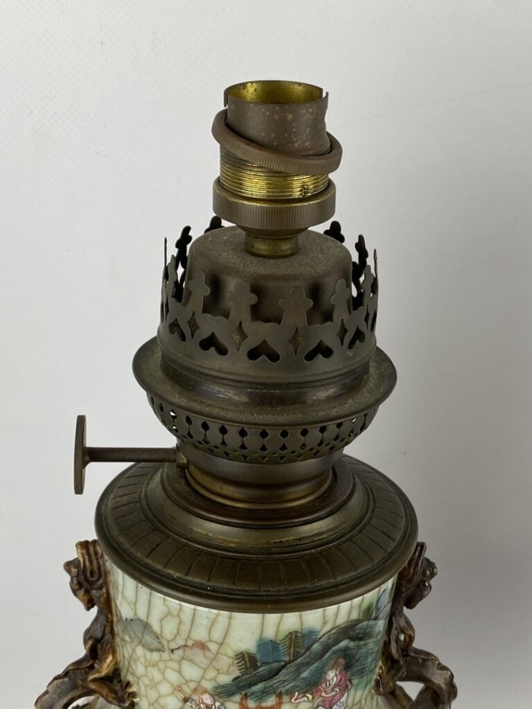 Paire de vases balustres composés en porcelaine craquelée céladonnée, de Canton…