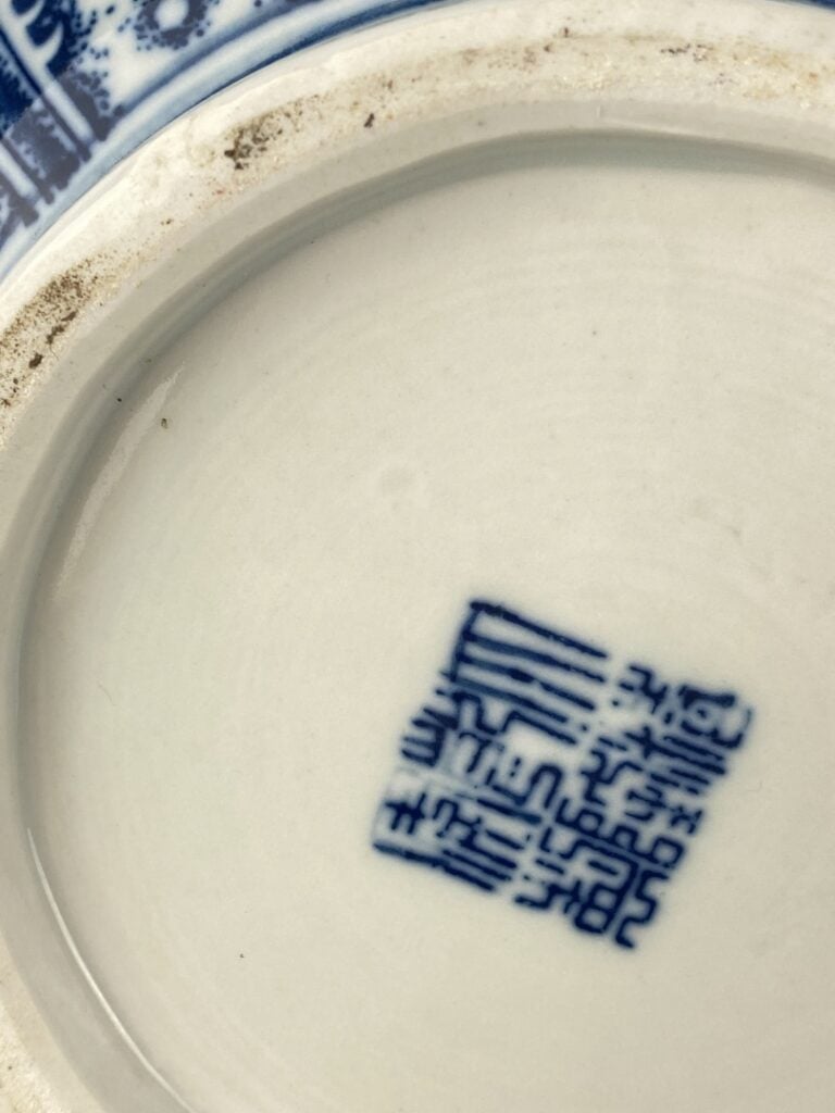 Paire de vases en céramique bleu blanc aux dragons - Chine, Moderne - A décor d…
