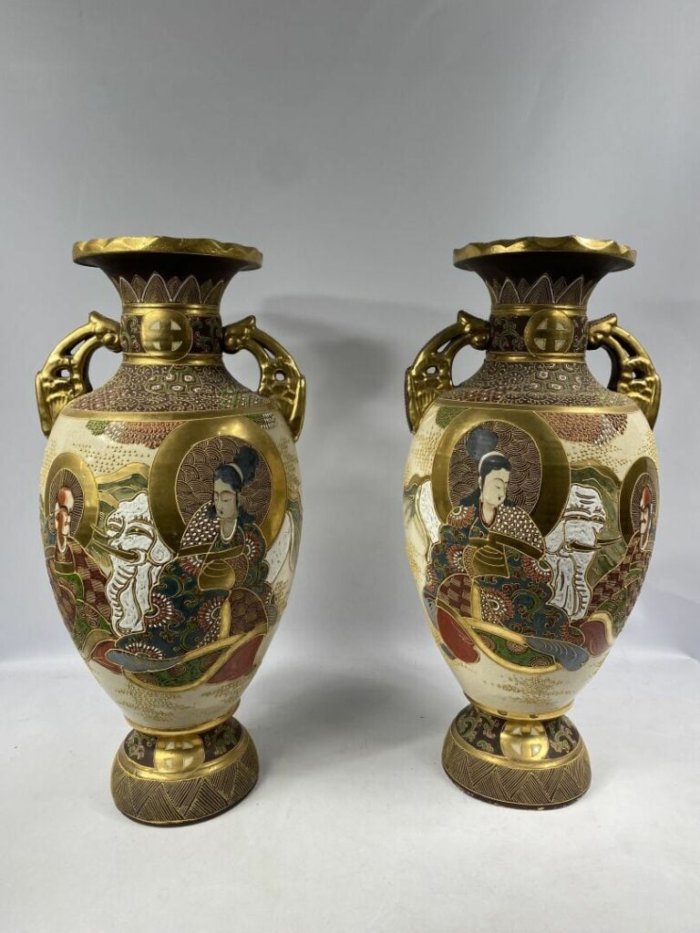 Paire de vases en faïence, dans le goût des faïences de Satsuma - Japon, Modern…
