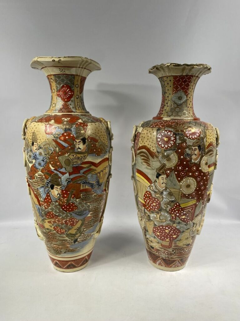 Paire de vases en faïence, dans le goût des faïences de Satsuma - Japon, Modern…