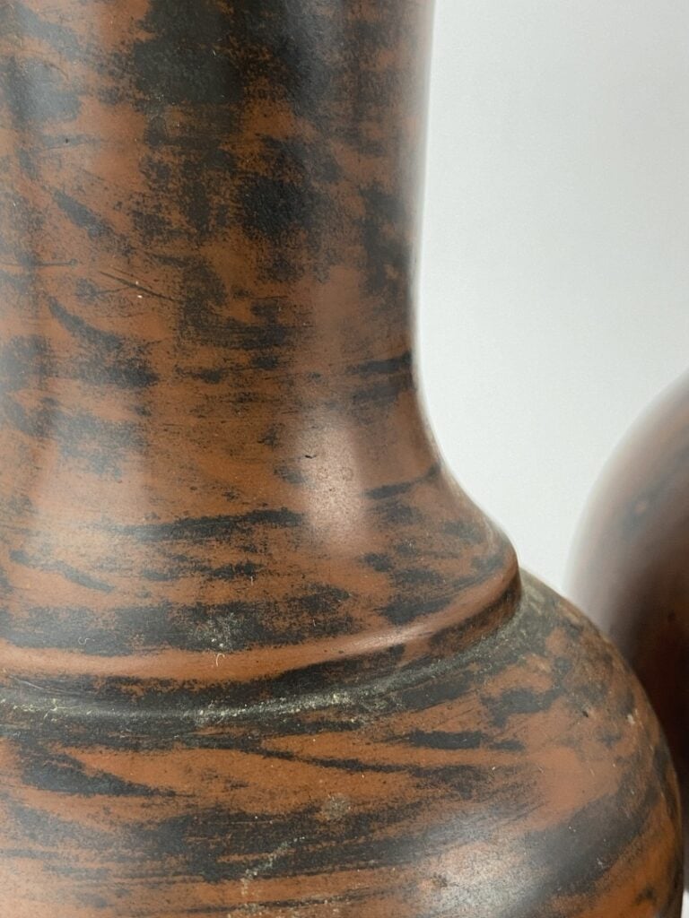 Paire de vases en terre cuite à col festonné - Poèmes et bouddha - H : 22 cm