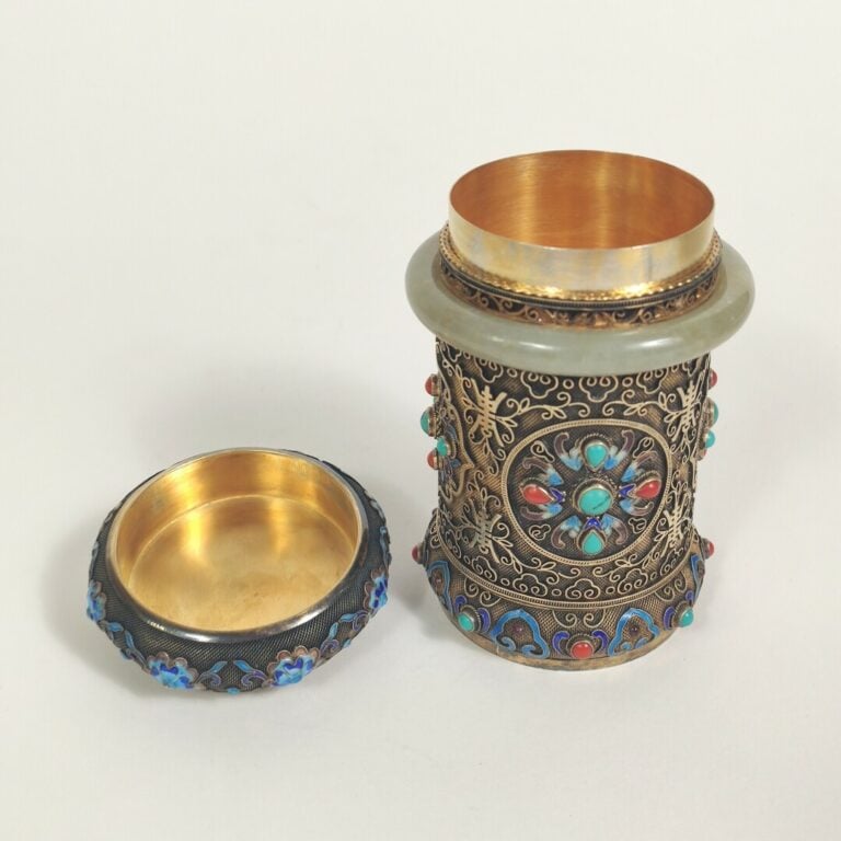 PARIS BOÎTE EN ARGENT ET VERMEIL A UN BRACELET - Chine Epoque XXème siècle - Bo…