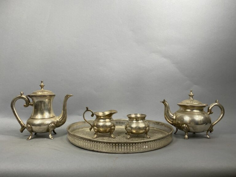 Partie de service à thé café en métal comprenant une théière, une cafetière, un…