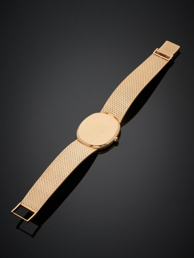 PATEK PHILIPPE - BRACELET MONTRE de forme coussin, modèle "Ellipse" en or jaune…