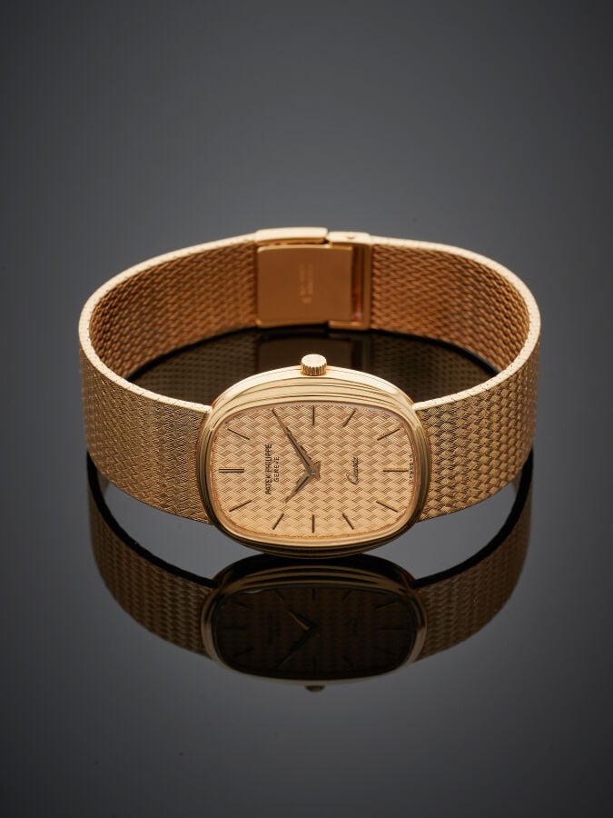 PATEK PHILIPPE - BRACELET MONTRE de forme coussin, modèle "Ellipse" en or jaune…