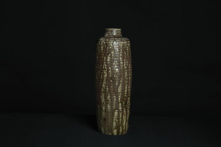Paul BEYER (1873-1945) - Vase bouteille à col resserré en grès émaille au sel e…