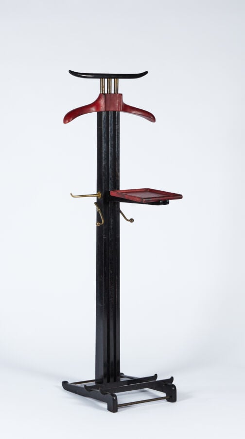 Paul DUPRE-LAFON (1900-1971) - & HERMES PARIS - Valet de nuit en bois noirci à…