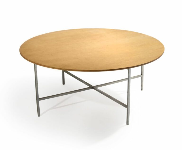 Paul McCobb (1917-1969) - Table basse, plateau circulaire en bois vernis, piéte…