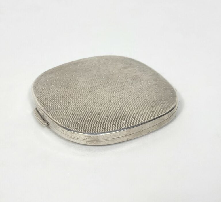 Peigne de voyage et poudrier en argent. Argent anglais, "Sterling". - Poids bru…