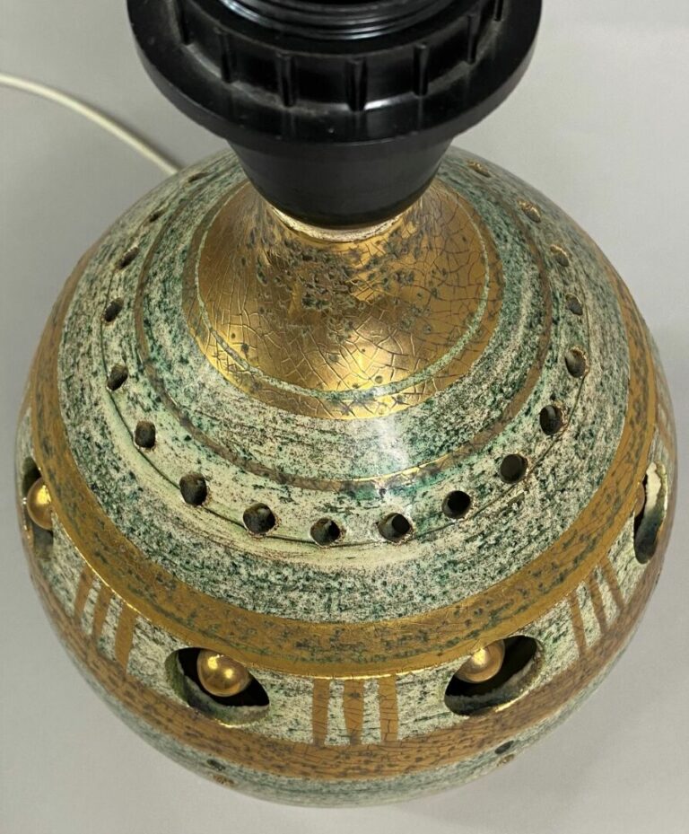 PELLETIER à VALLAURIS - Pied de lampe en céramique dans les tons verts à décor…