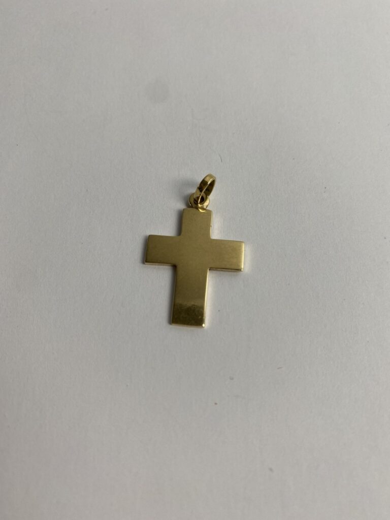 Pendentif croix en or jaune (585) - Pöids : 3.3 g - Dim : 2.3 x 1.8 cm