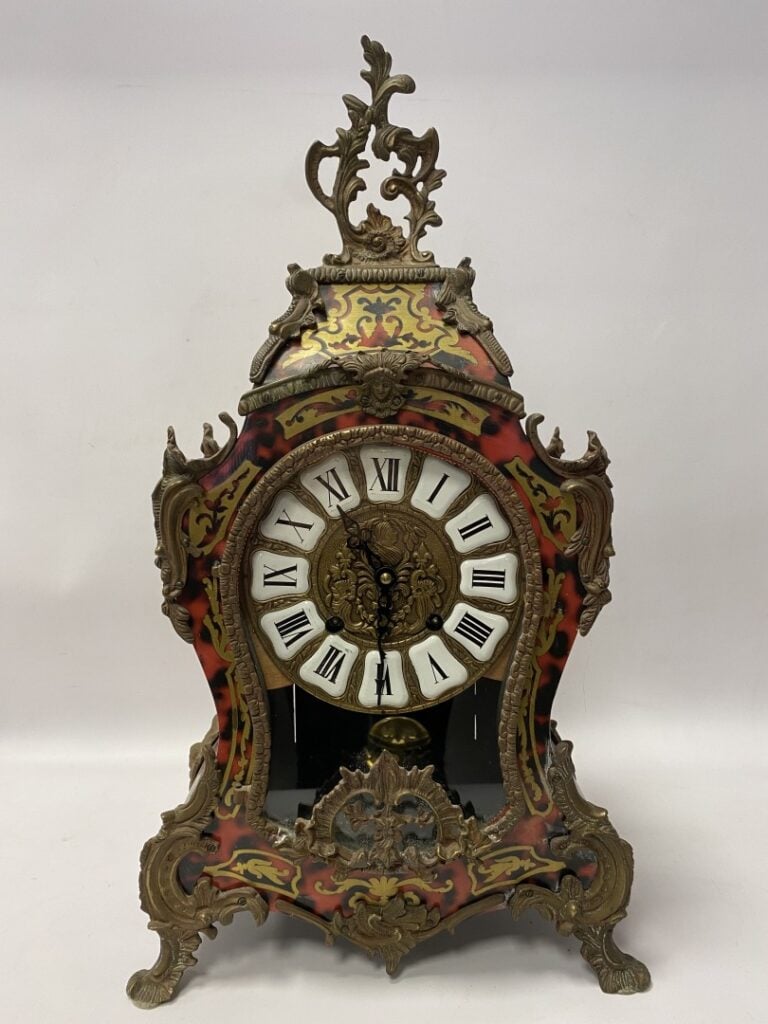 Pendule de table en régule et à l'imitation de l'écaille de tortue. - Style Lou…