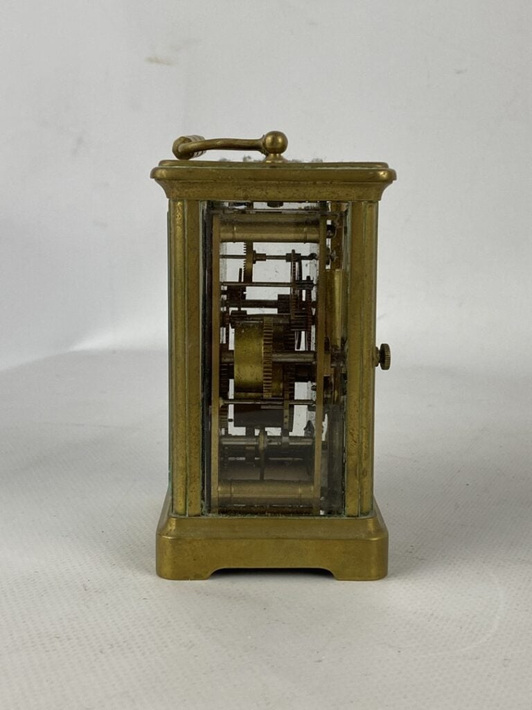 Pendulette d'officier à monture cage en bronze et métal doré - Le cadran émaill…